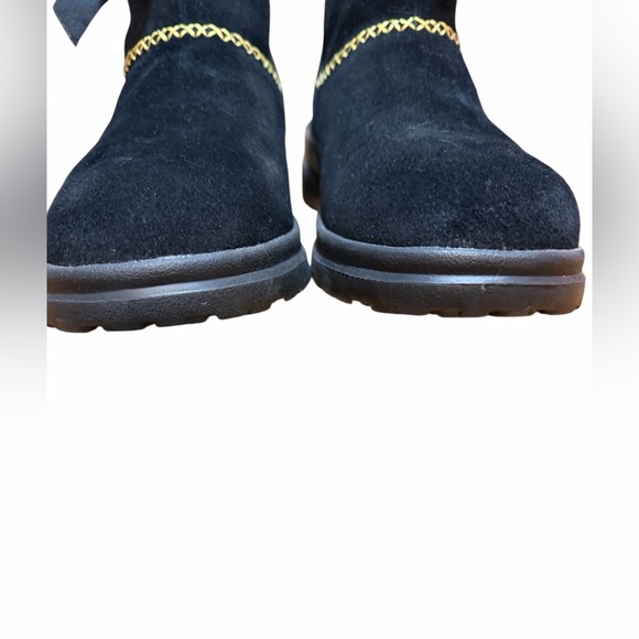 UGG NEW black suede and shearling boots. I ❤️ UGG 🖤💛 - Picture 7 of 9